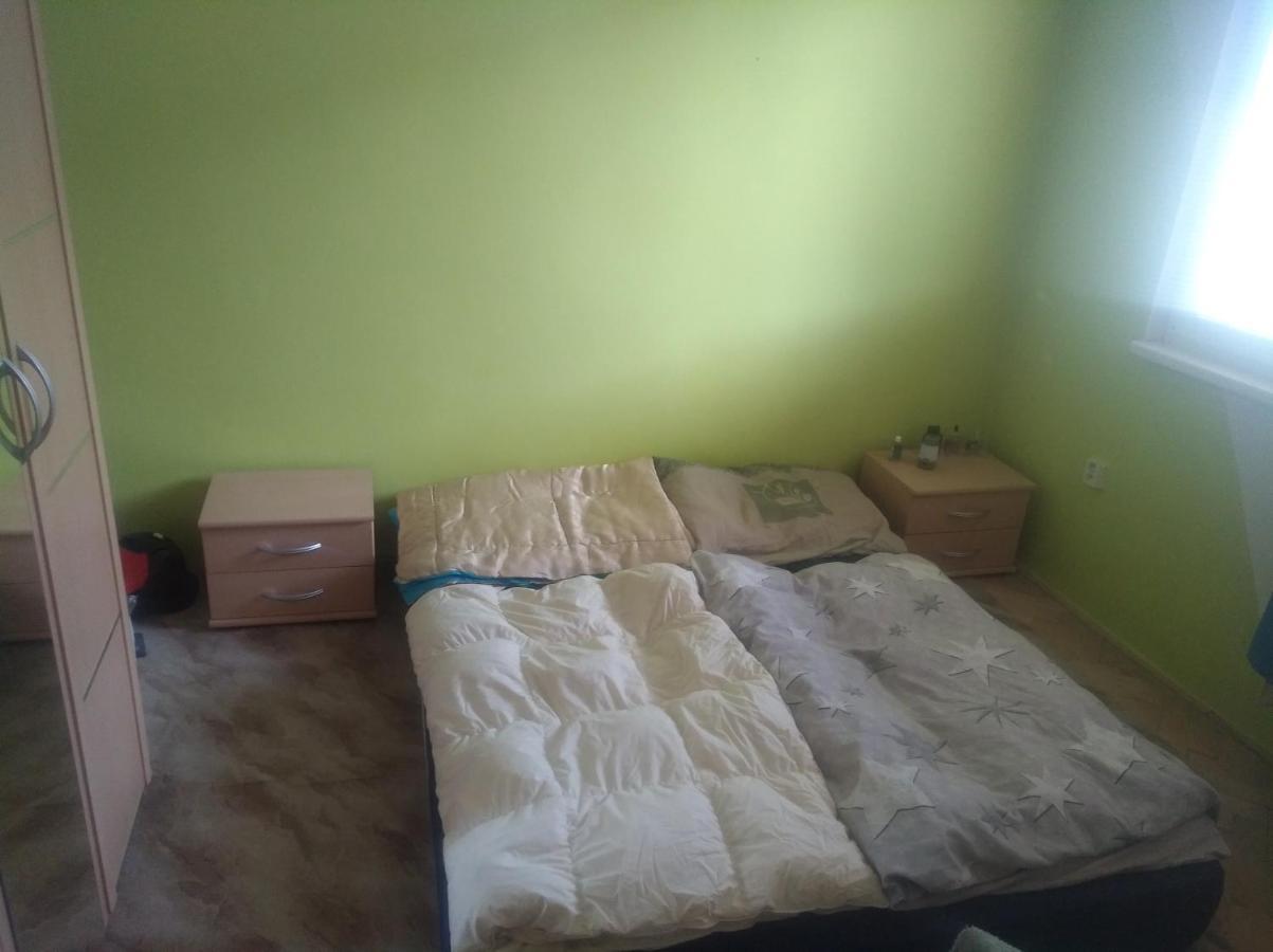 Byt 2+1 S Balkonem Vsetin Bagian luar foto
